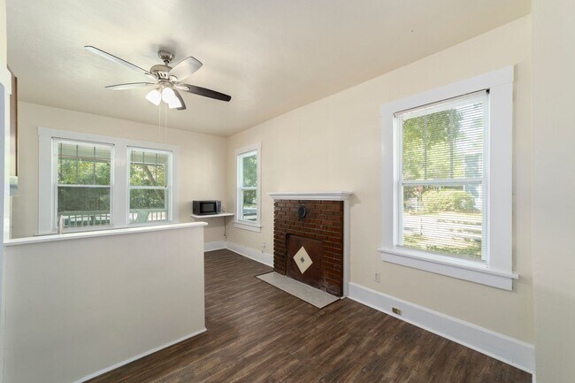 Building Photo - 1022 NW 3rd Ave