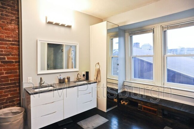 Building Photo - 4016 Willow St
