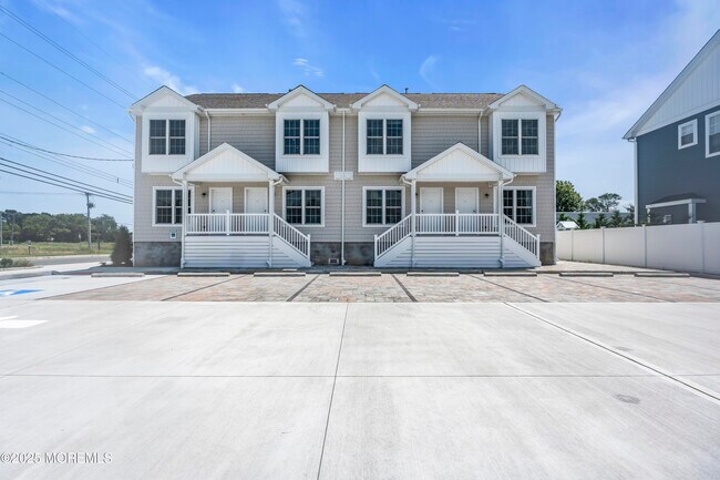 Building Photo - 604 Ocean Rd