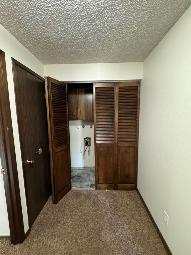 Building Photo - 612 S 44th Ave
