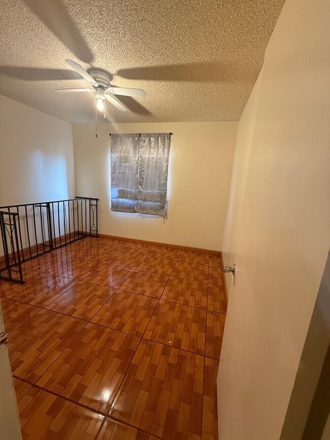 Building Photo - Centrally Located In Phoenix