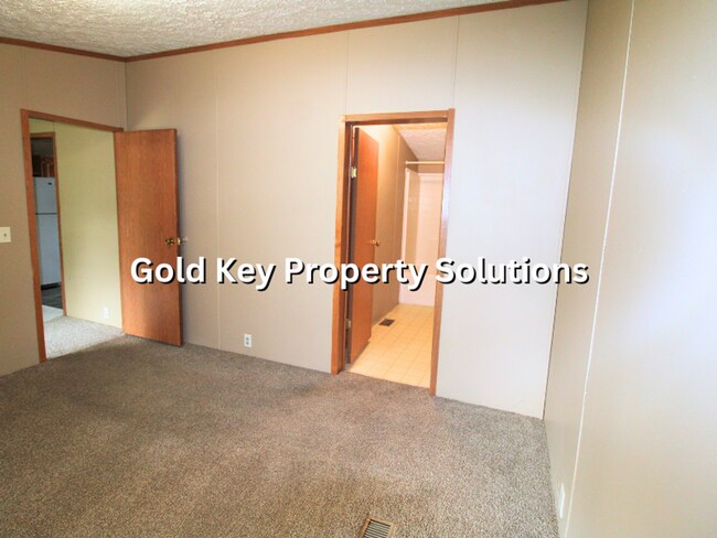 Building Photo - 3 BR 2 FULL BA House with Central Air (SECTION 8 APPROVED)