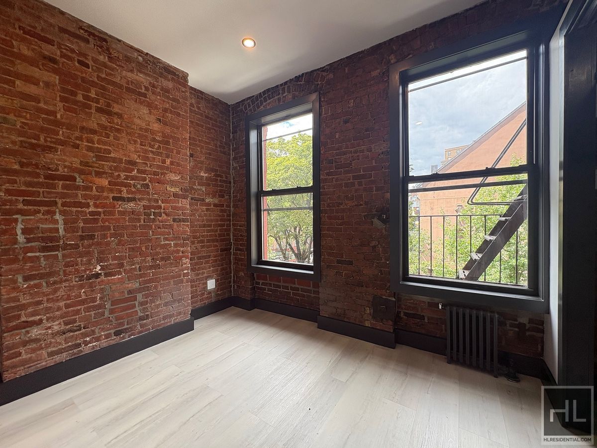 Building Photo - Mott Street