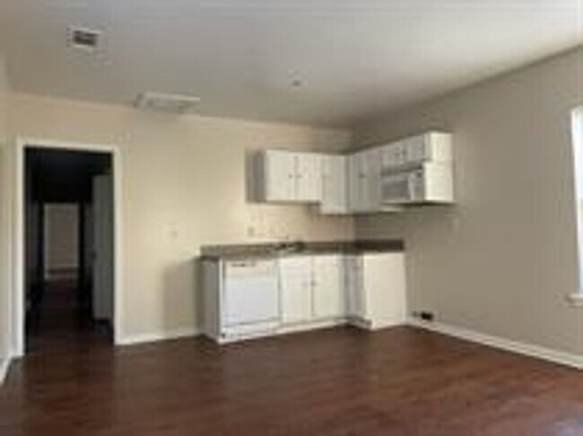 Building Photo - 688 N 39th St