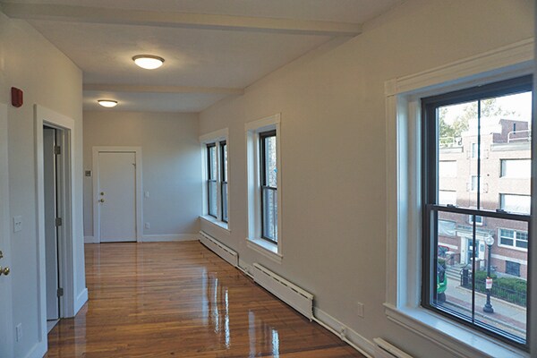 Building Photo - 119 Willow St