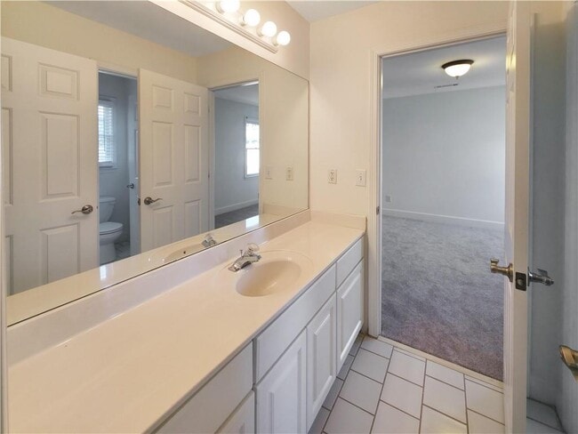 Building Photo - 136 Crumley St SE