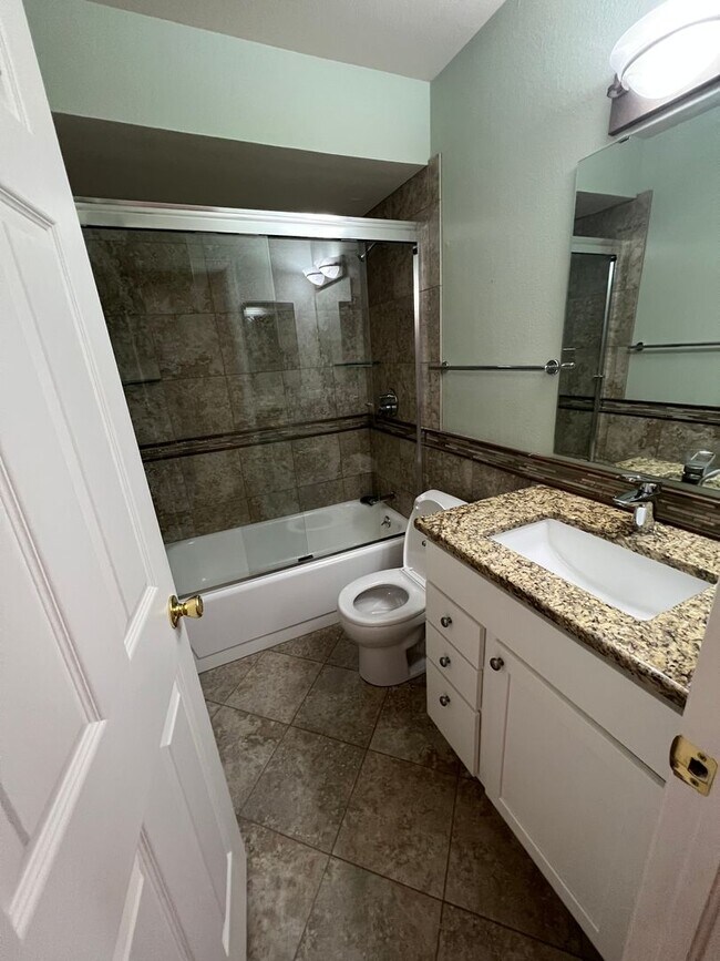 Building Photo - CHARMING 2 Bed 2 Bath Condo in Gunbarrel- ...