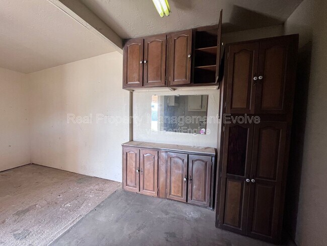 Building Photo - 1535 W Rosemonte Dr