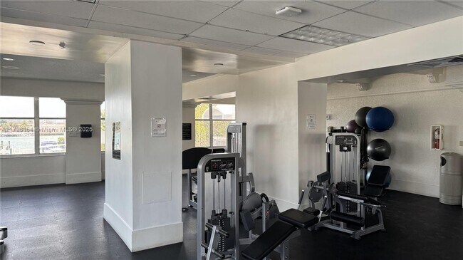 Building Photo - 18011 Biscayne Blvd
