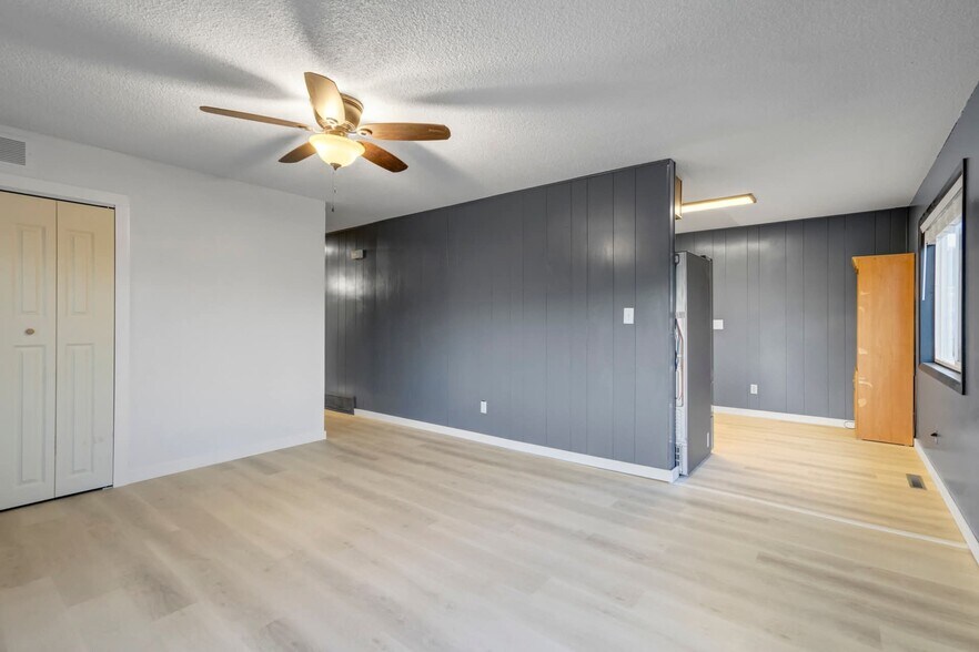 Building Photo - 1400 Acacia Dr