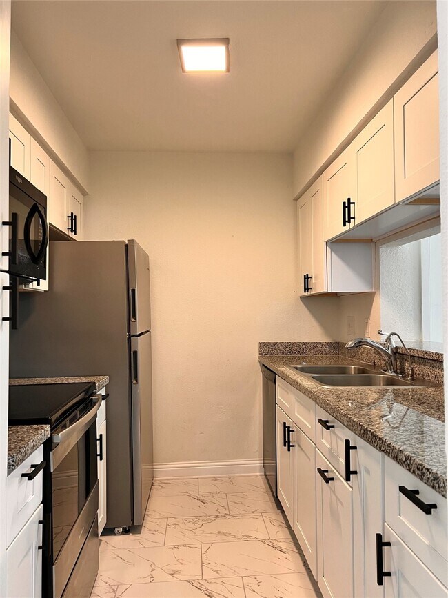 Building Photo - 3005 Walnut Bend Ln