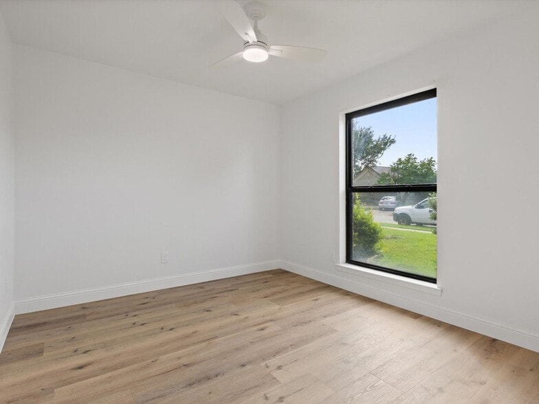 Building Photo - 3404 Newkirk Dr