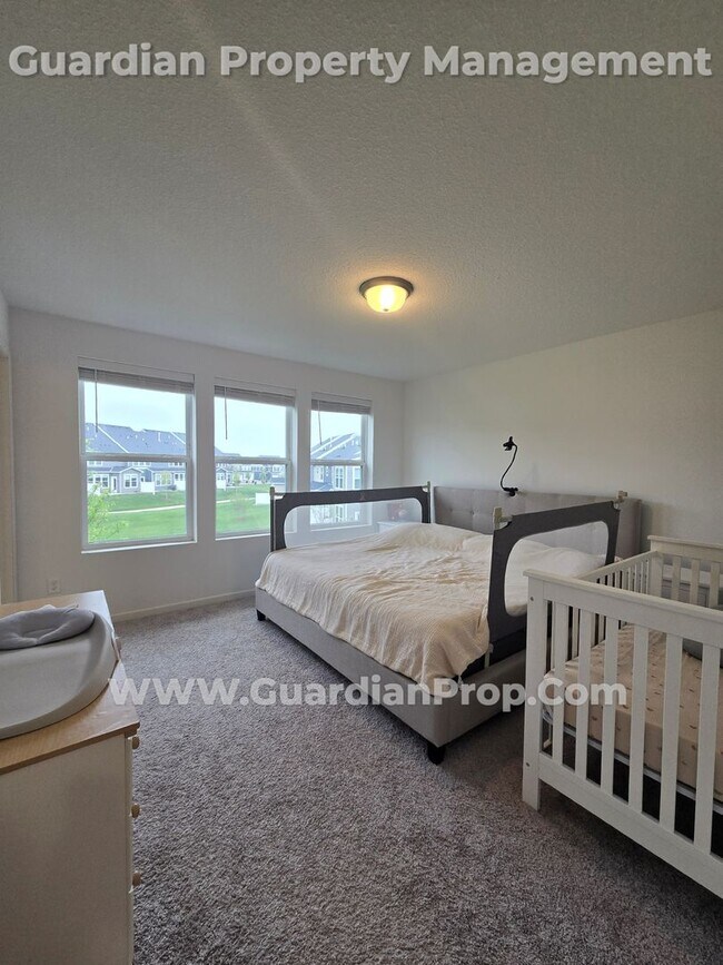 Building Photo - Lake Elmo Townhouse, Newer build, 2 Car Ga...
