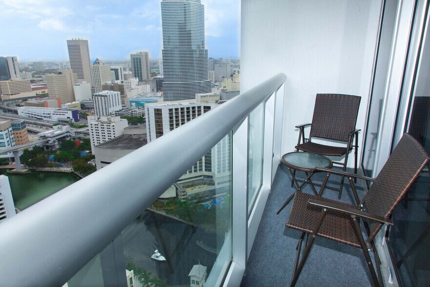 Building Photo - 485 Brickell Ave