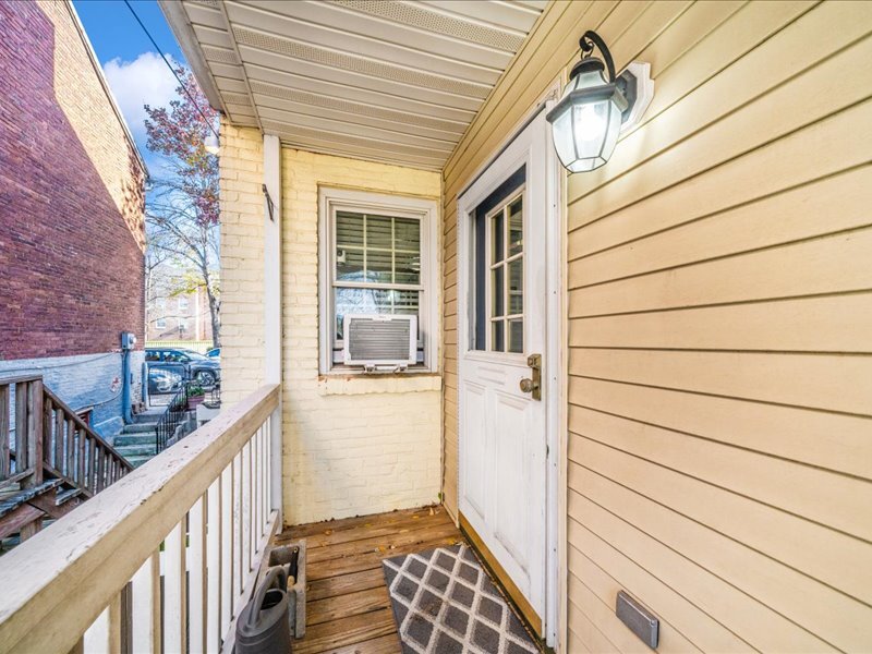 Building Photo - 313 S Market St