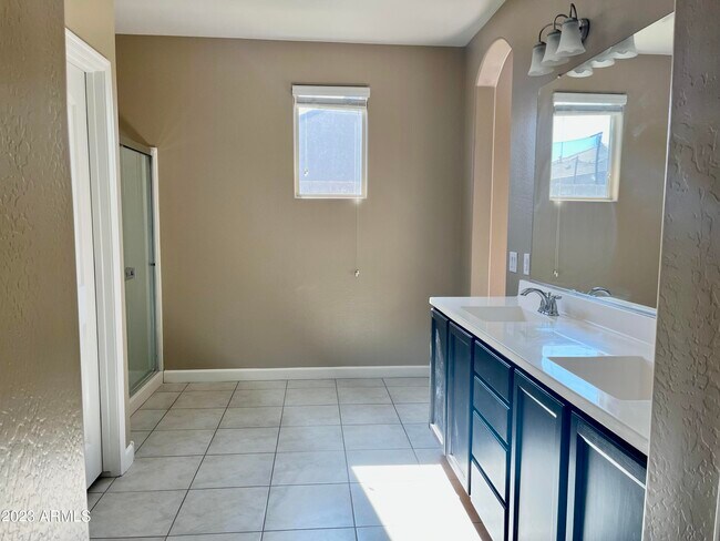 Building Photo - 4117 W South Butte Rd