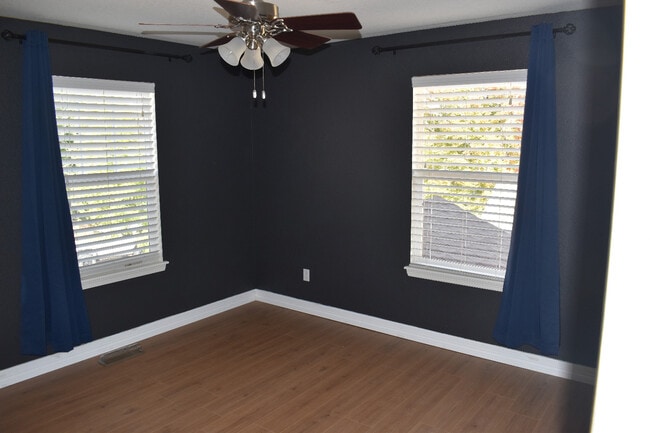 Building Photo - 903 Saddlebrook Ln