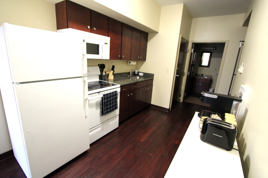 Kitchen 3 - 152 W Main St