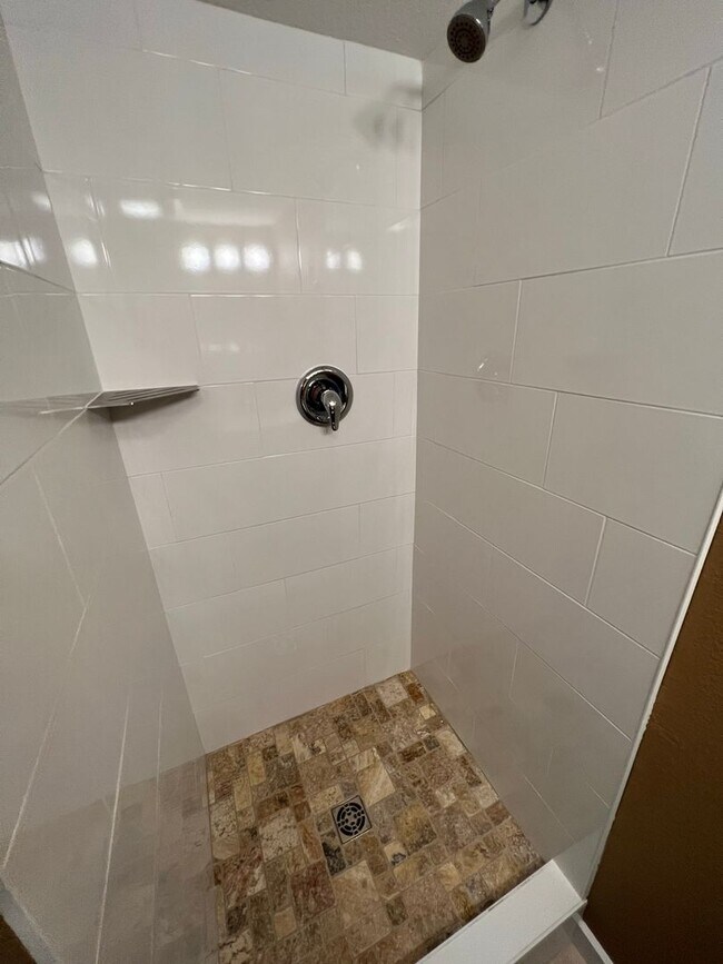 Building Photo - 624 N 3rd St