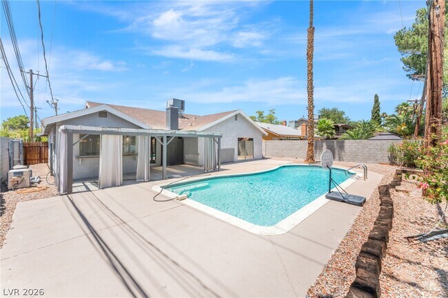Building Photo - 1713 Barnard Dr
