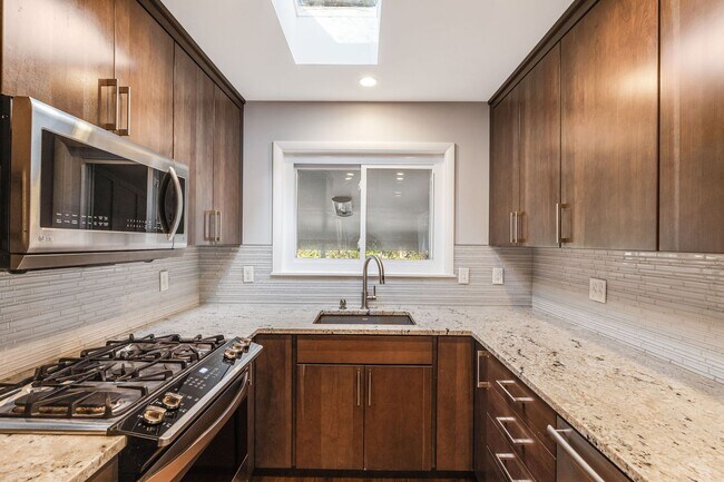 Building Photo - Updated 2-Bedroom Home in Gorgeous Woodland Hills (Landscaping Included)