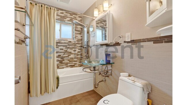 Building Photo - Unit