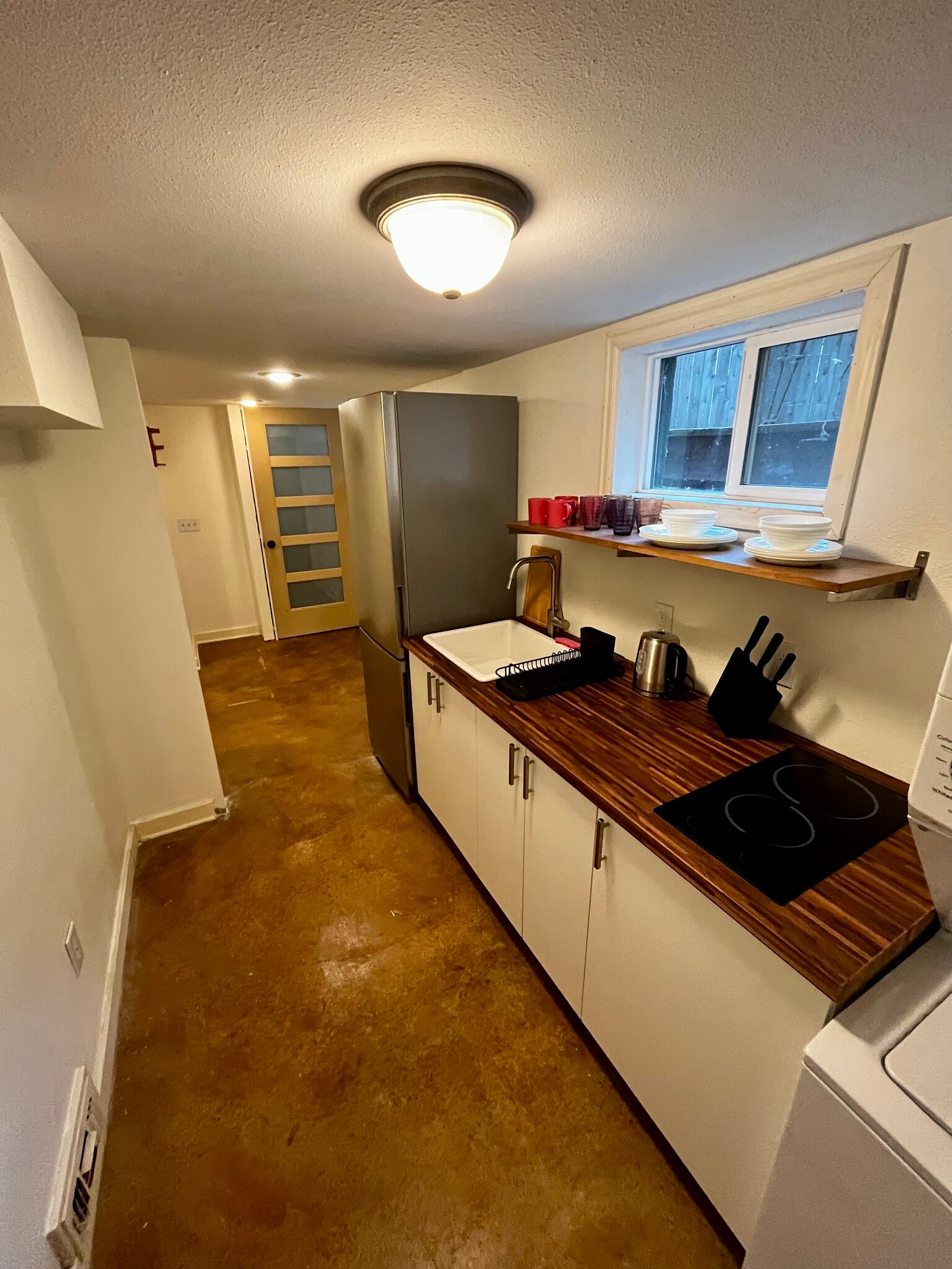 Kitchenette - 6434 N Kerby Ave
