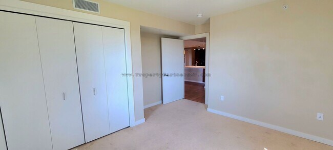 Building Photo - Spacious 3 bed /2 Bath Condo at Ferguson F...