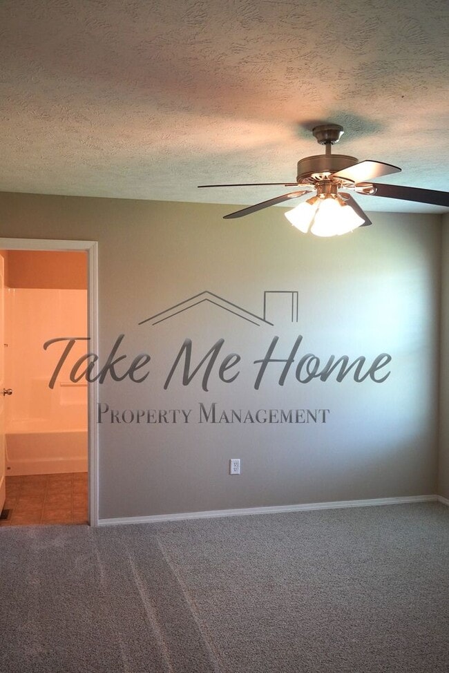 Building Photo - 3 Bedroom 2 bathroom home