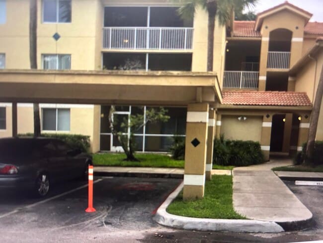 Building Photo - 410 S Park Rd