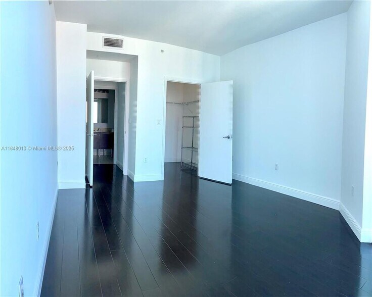 Building Photo - 1900 N Bayshore Dr