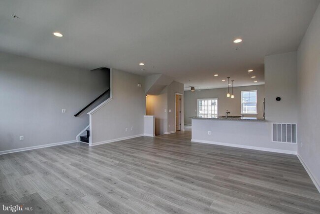 Building Photo - 14217 Travilah Rd