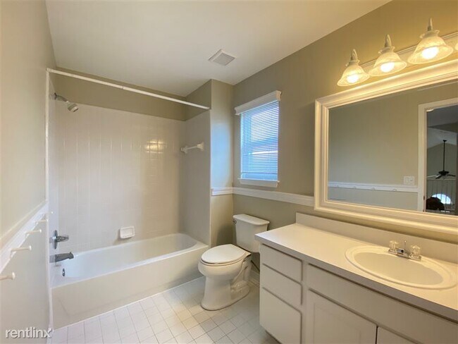Building Photo - 6710 Summerdale Ct E