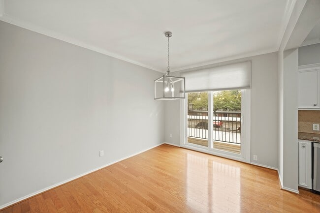 Building Photo - 1014 Rochow St