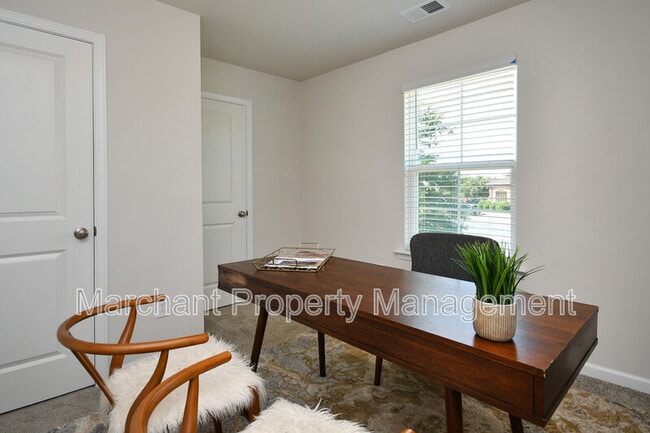 Building Photo - 27 English Ct