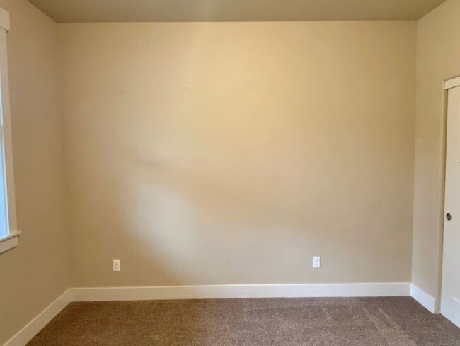 Building Photo - Single-Story Living! 3 BR - 2 BA with open...