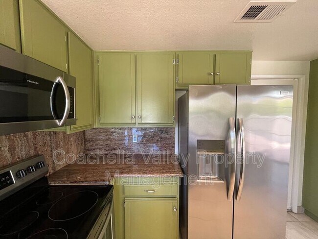 Building Photo - 43851 Vía Granada