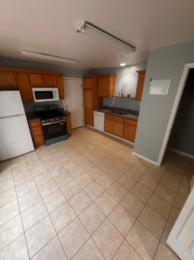 Building Photo - 23167 3rd St