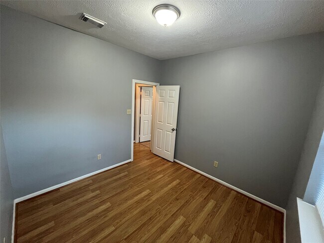 Building Photo - 16027 Silver Valley Dr