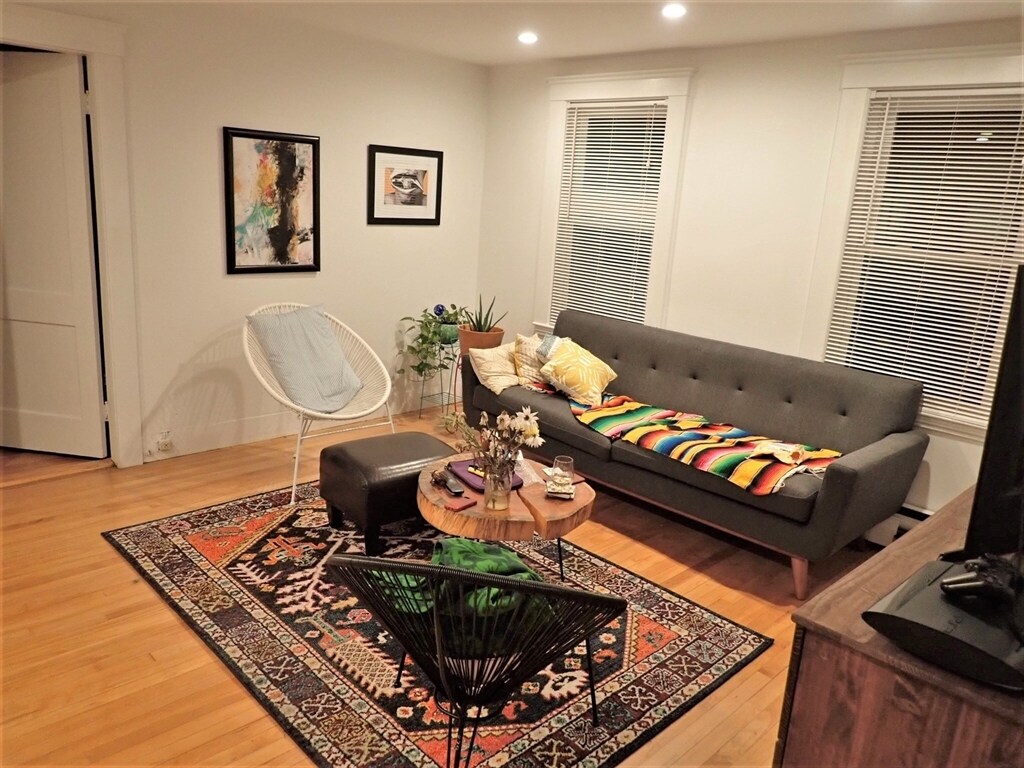 Building Photo - 76 Wenham St