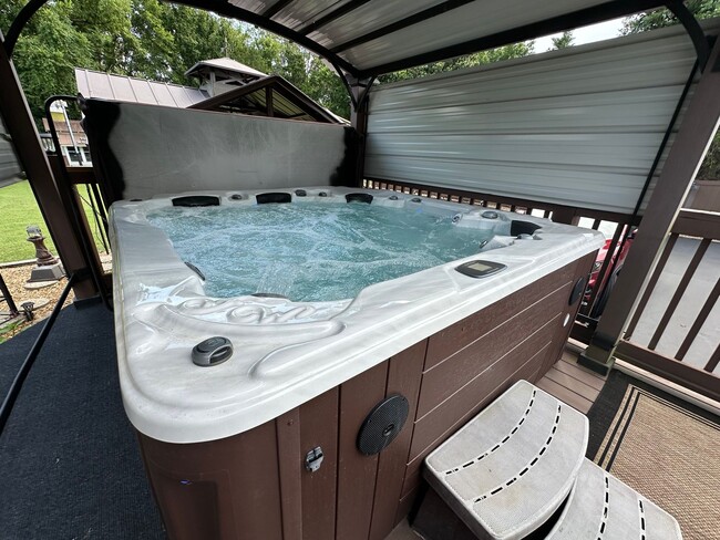 Building Photo - FULLY FURNISHED, SINGLE-FAMILY HOME IN NOR...
