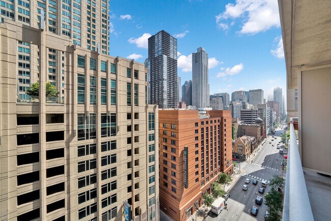 Building Photo - 545 N Dearborn St
