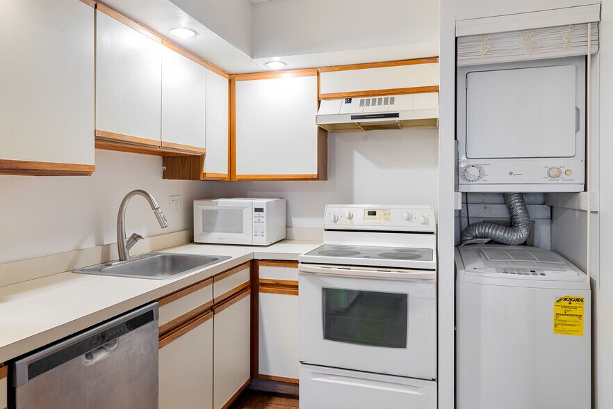 Building Photo - 200 Lombard St