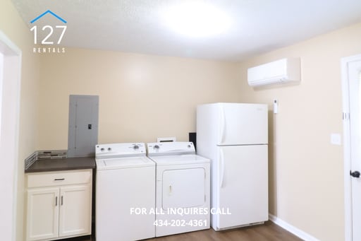 Building Photo - Updated 2BR with Private Entry, Spacious Yard, & Washer and Dryer Included
