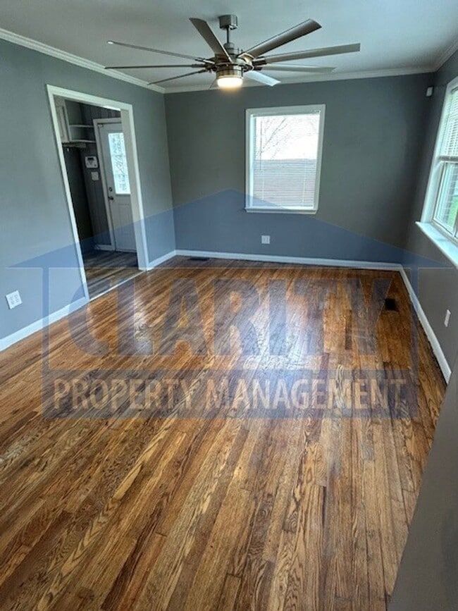 Building Photo - Centrally located 2 bed, two bathroom home!