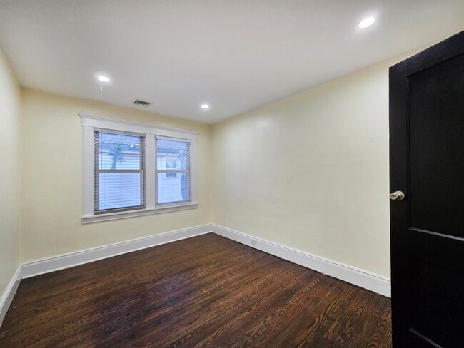 Building Photo - 18 Bergen Ave