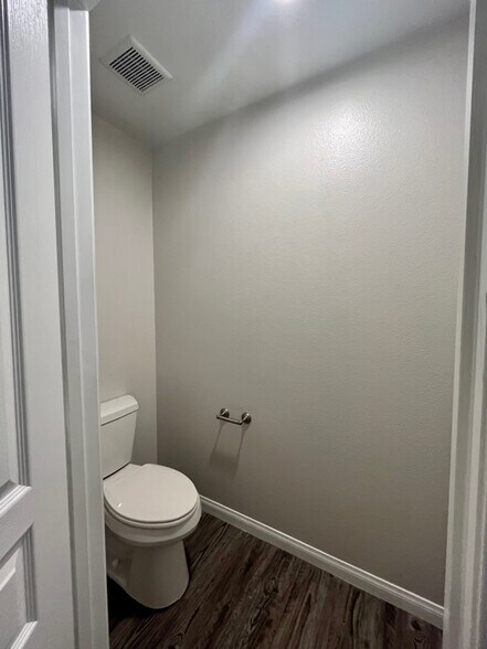 Building Photo - 9937 Baron Coast St