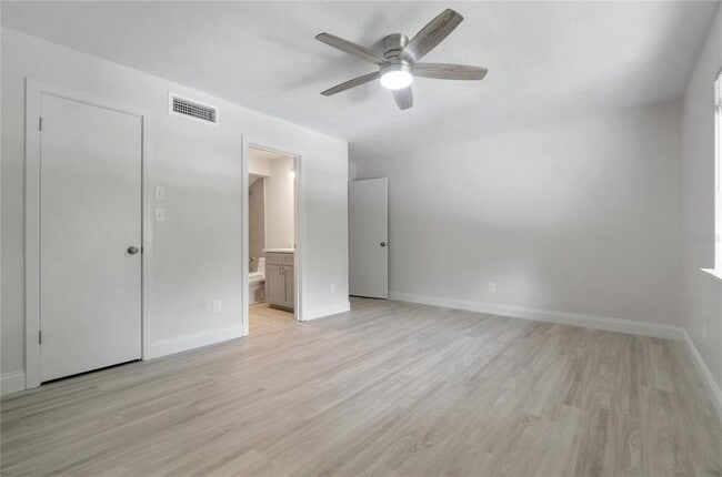Building Photo - 697 Belflower Pl