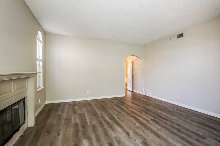 Building Photo - 7217 Chesterton Dr