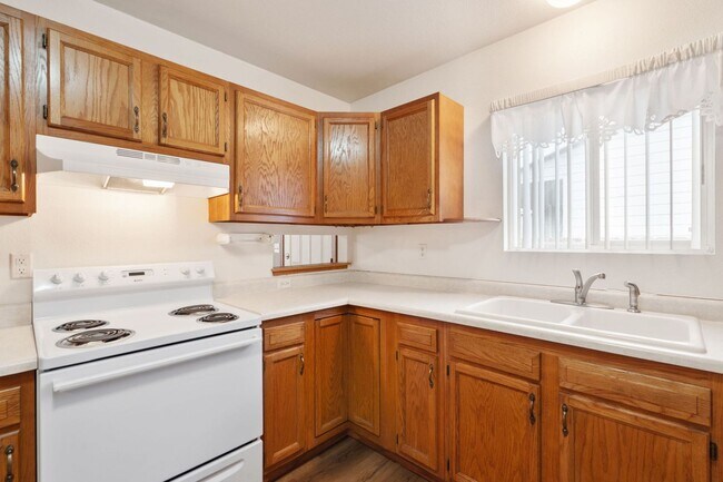 Building Photo - 3-Bedroom Ranch Home Close to Downtown Wellington